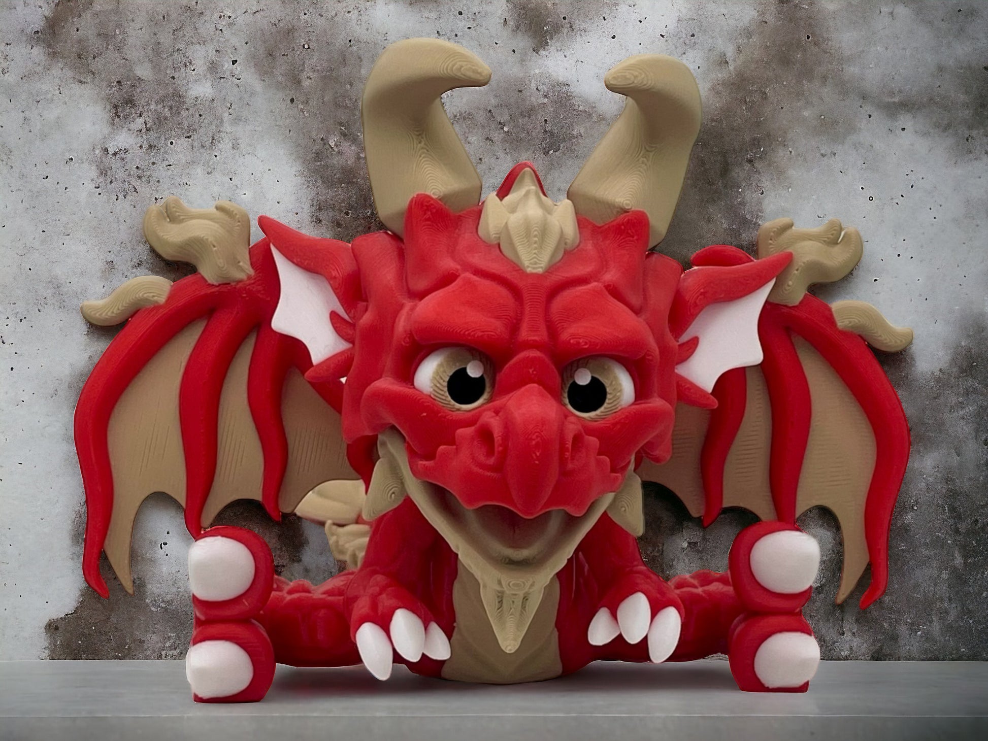 3D Druck Drache beweglich sitzend Feuerdrache auf Betonplatte