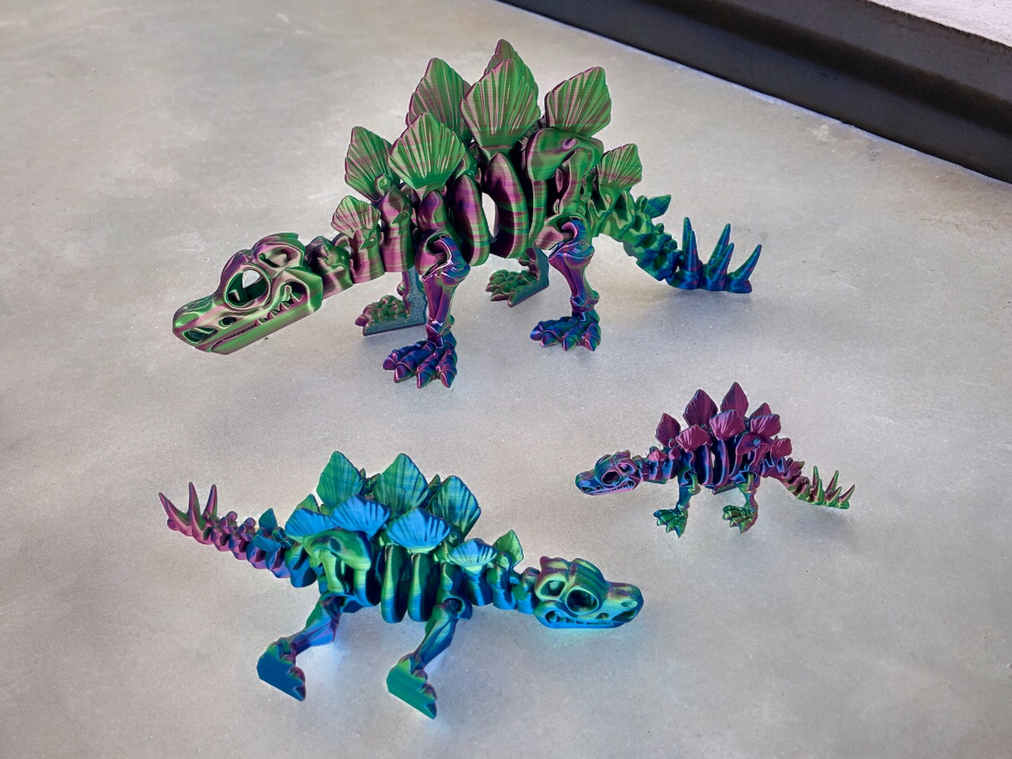 3D Druck Stegosaurus Skelett beweglich Blau Grün Lila