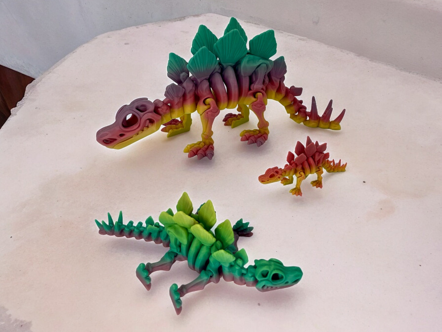 3D Druck Stegosaurus Skelett beweglich Regenbogen