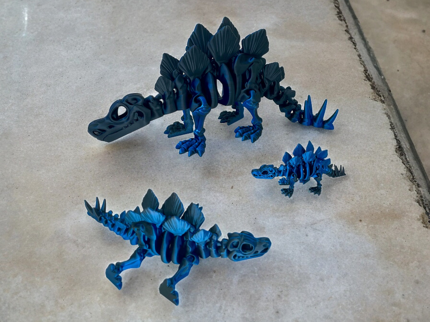 3D Druck Stegosaurus Skelett beweglich Schwarz Blau