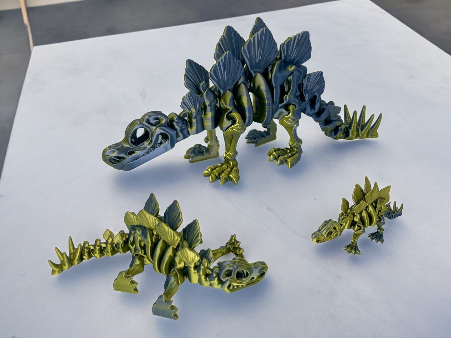 3D Druck Stegosaurus Skelett beweglich Schwarz Gold