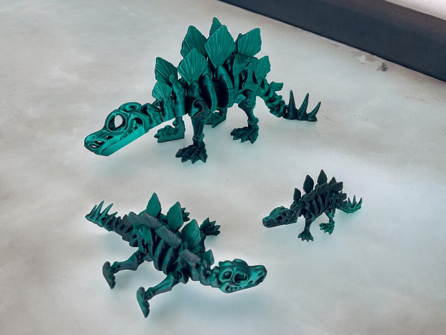3D Druck Stegosaurus Skelett beweglich Schwarz Grün