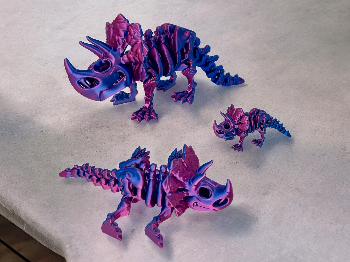 3D Druck Triceratops Skelett beweglich Rot Blau
