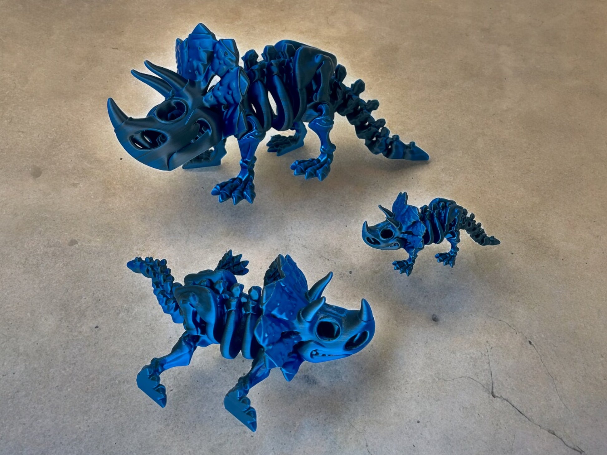 3D Druck Triceratops Skelett beweglich Schwarz Blau
