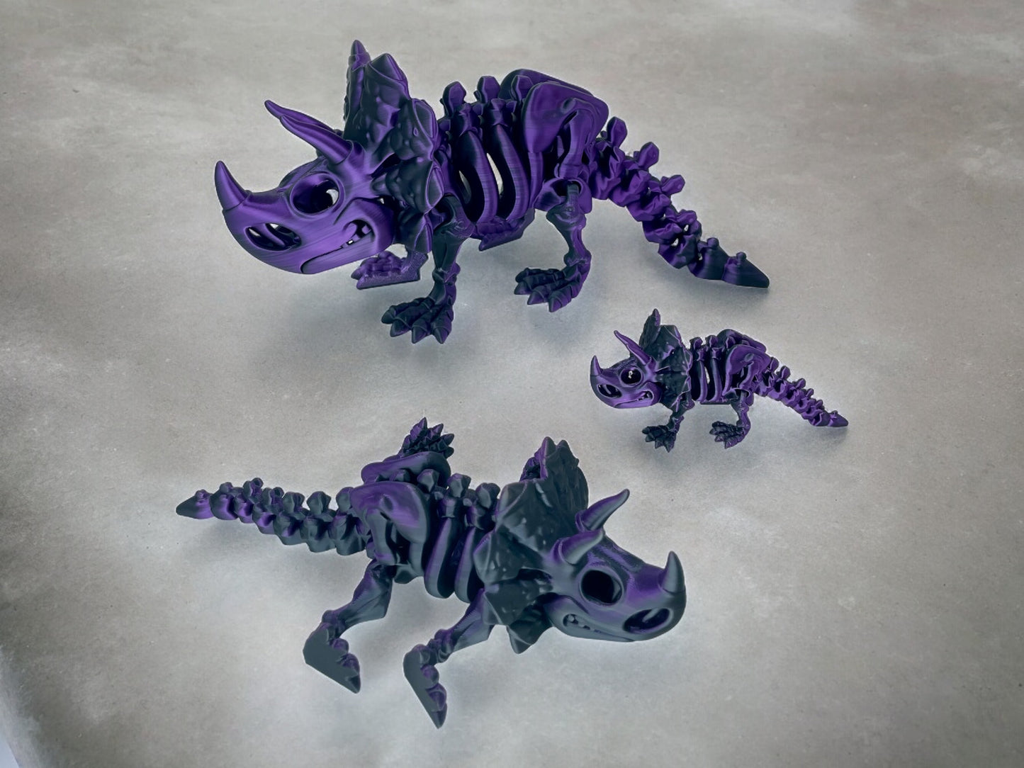 3D Druck Triceratops Skelett beweglich Schwarz Lila