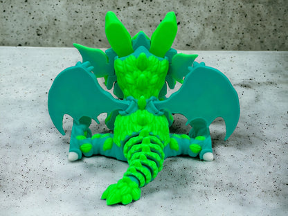 3D Druck Drache beweglich von hinten Mythisches Herz des Walddrachen auf Betonplatte