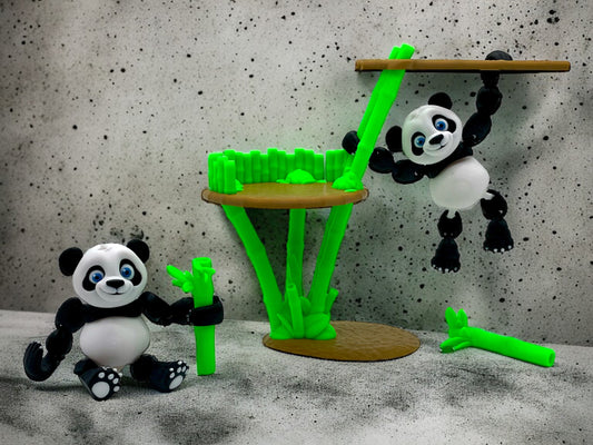 3D Druck große Pandas beweglich hängend am Bambus mit Leiter und sitzend auf Betonplatte