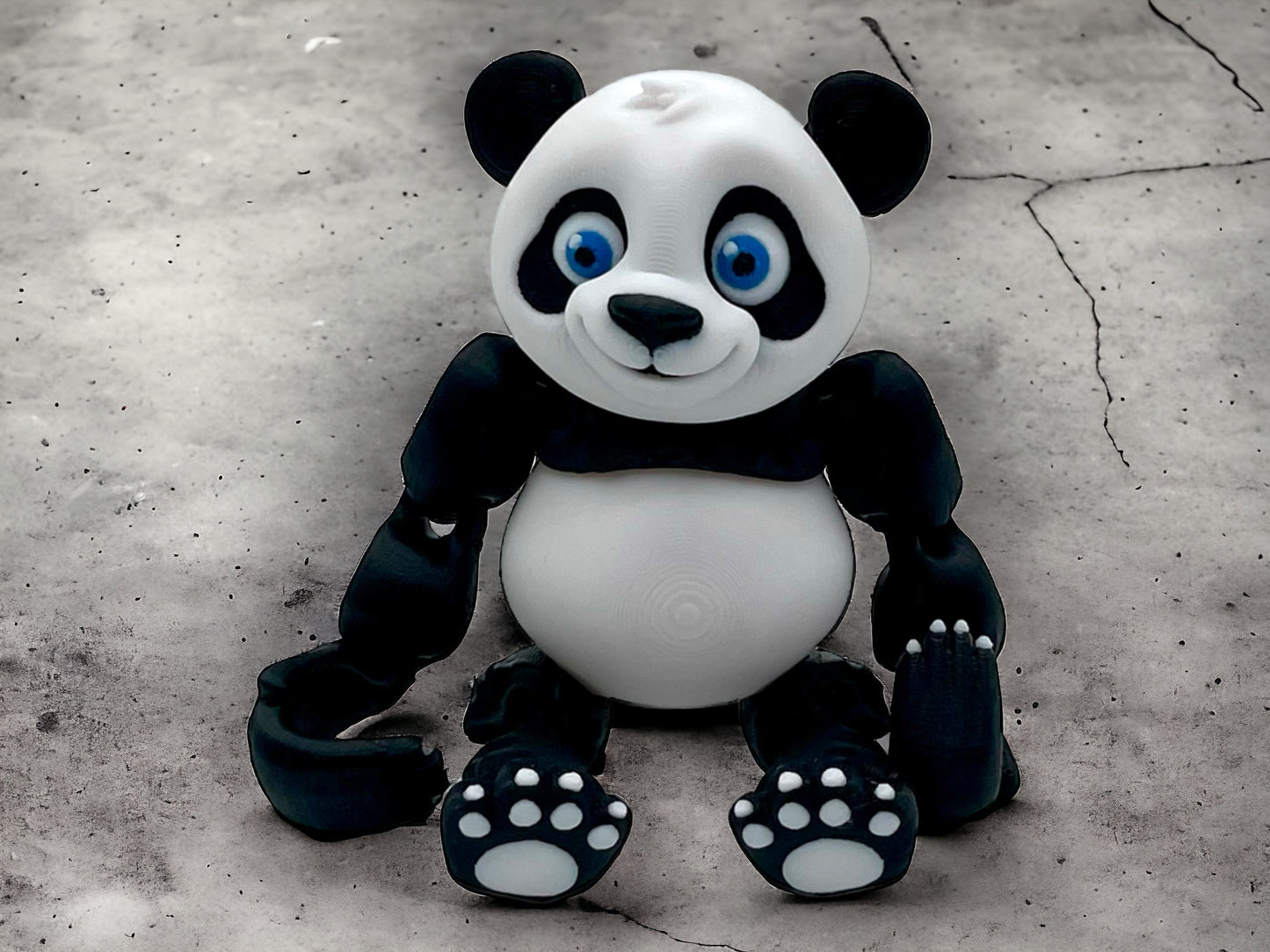 3D Druck Großer Panda beweglich sitzt auf einer Betonplatte
