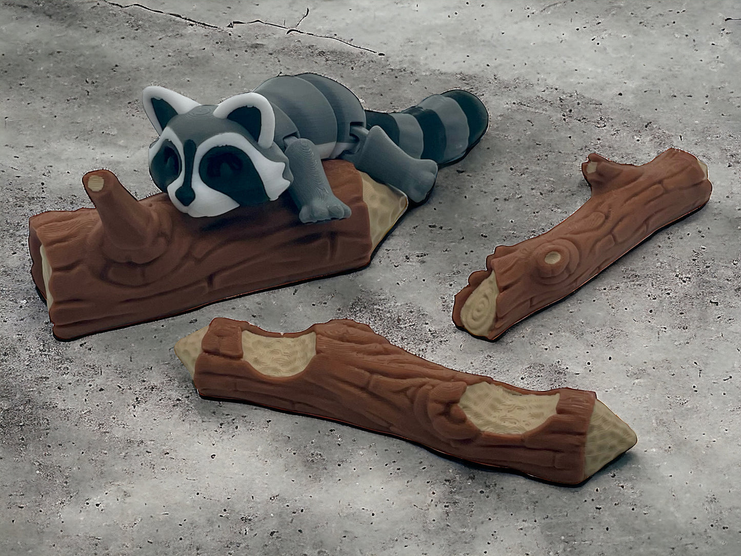 3D Druck Waschbär auf Baumstämmen