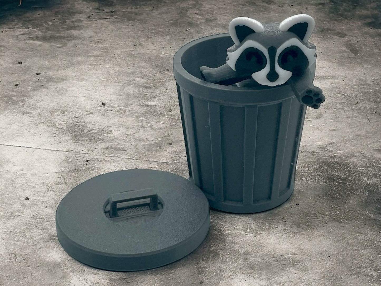 3D Druck Waschbär in Mülltonne mit Deckel