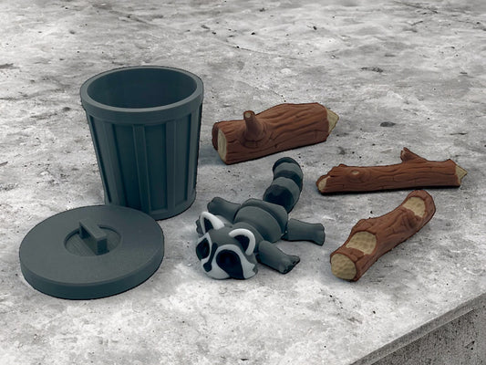 3D Druck Waschbär auf Betonplatte mit Baumstämmen und Mülltonne mit Deckel